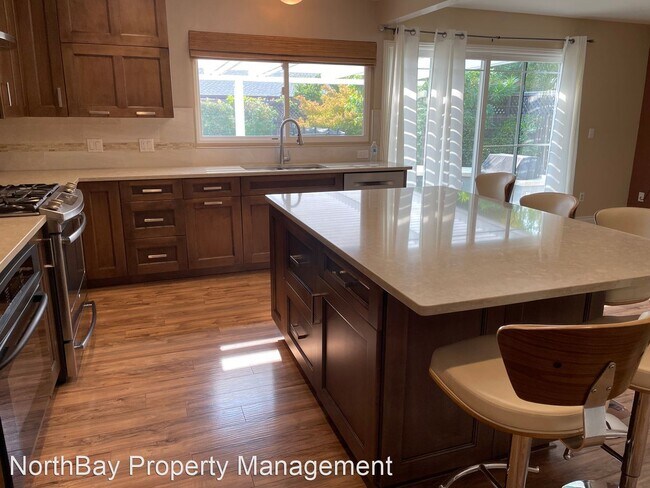 Building Photo - 4 br, 2 bath House - 1639 Mariposa Dr