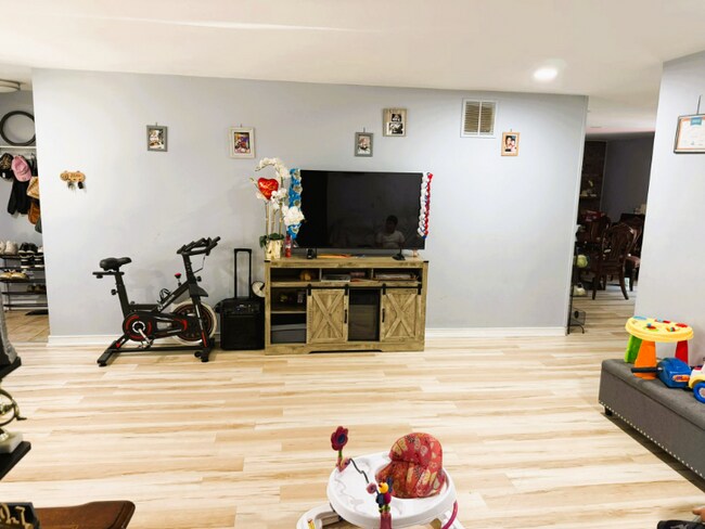 Foto del edificio - 8610 Contee Rd