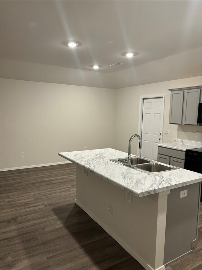 Building Photo - 801 S Katlyn Dr