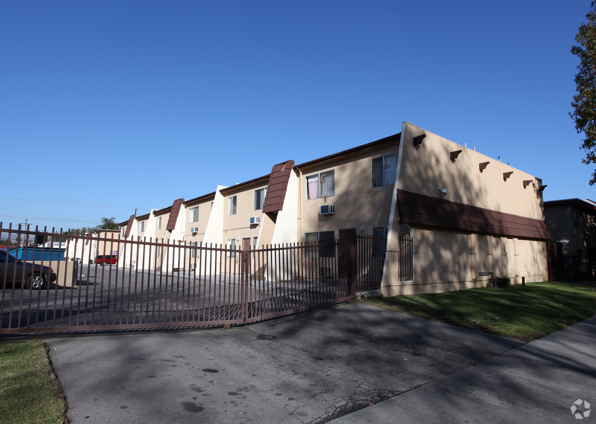 Foto principal - 20446 Saticoy St