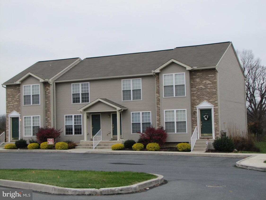 Primary Photo - 14 Eastwick Ln