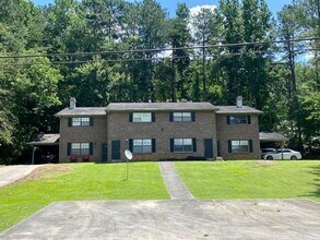 Building Photo - 213 Chateau Dr SE