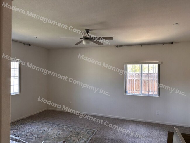 Foto del edificio - Available Soon!