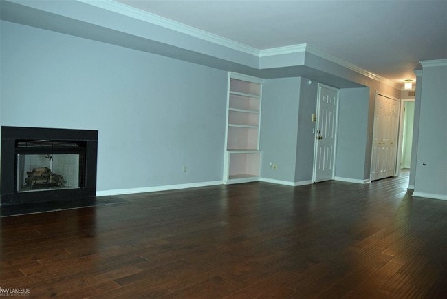 Building Photo - 1675 Huntington Park