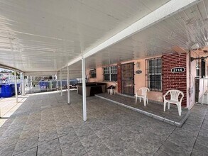 Building Photo - 2712 NW 23rd Ave