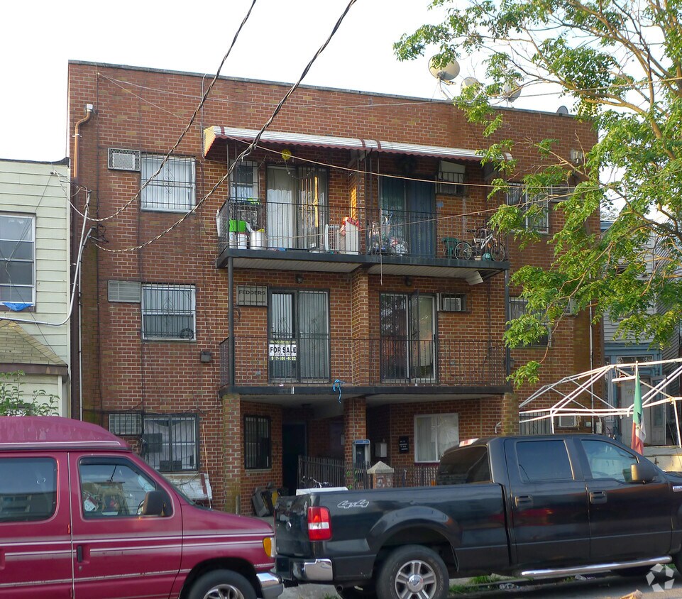 Building Photo - Welling Ct.