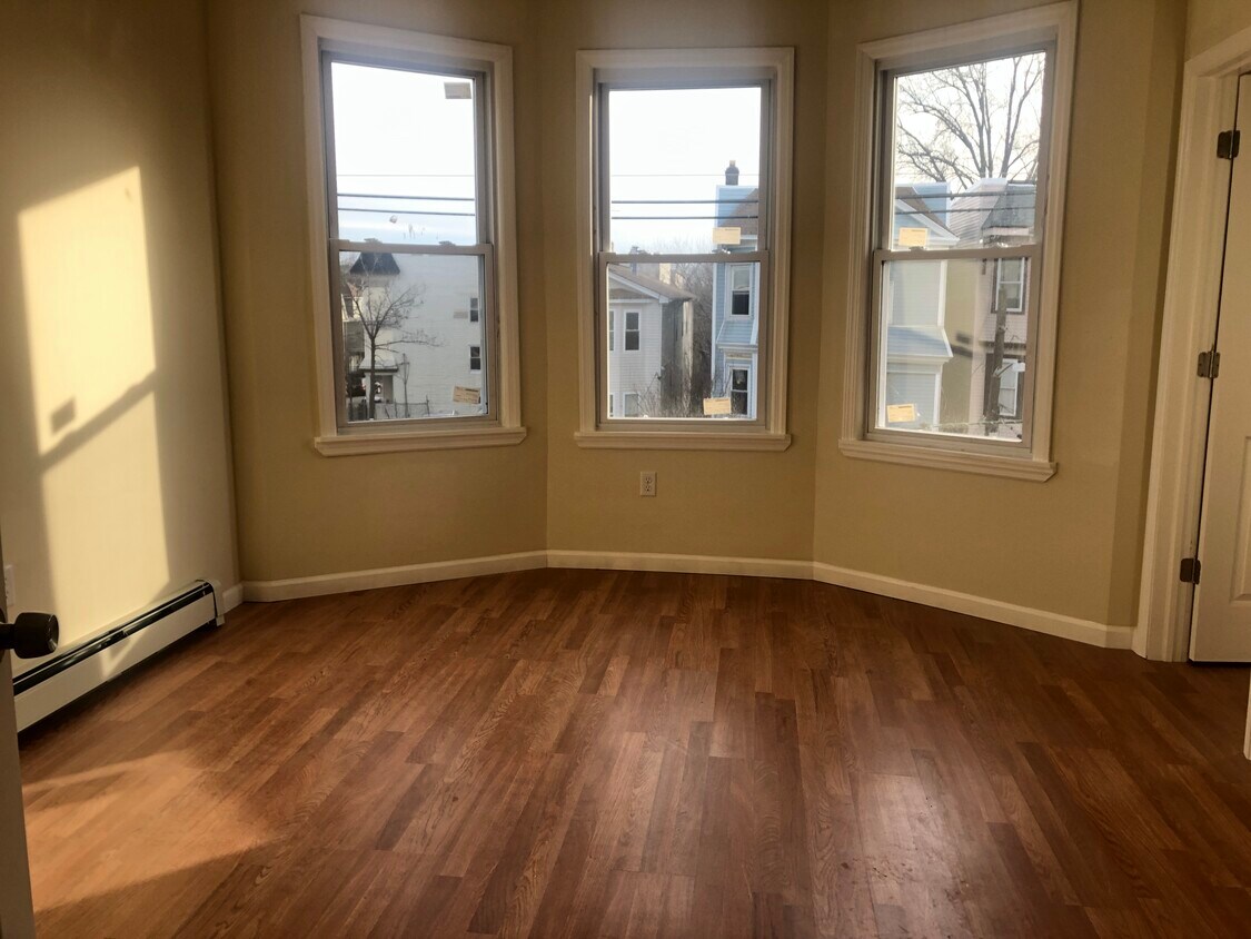 Foto principal - 481 Avon Ave