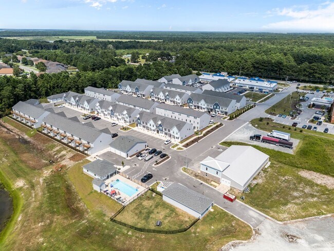 Foto del edificio - New END UNIT Townhome with Pond View and D...