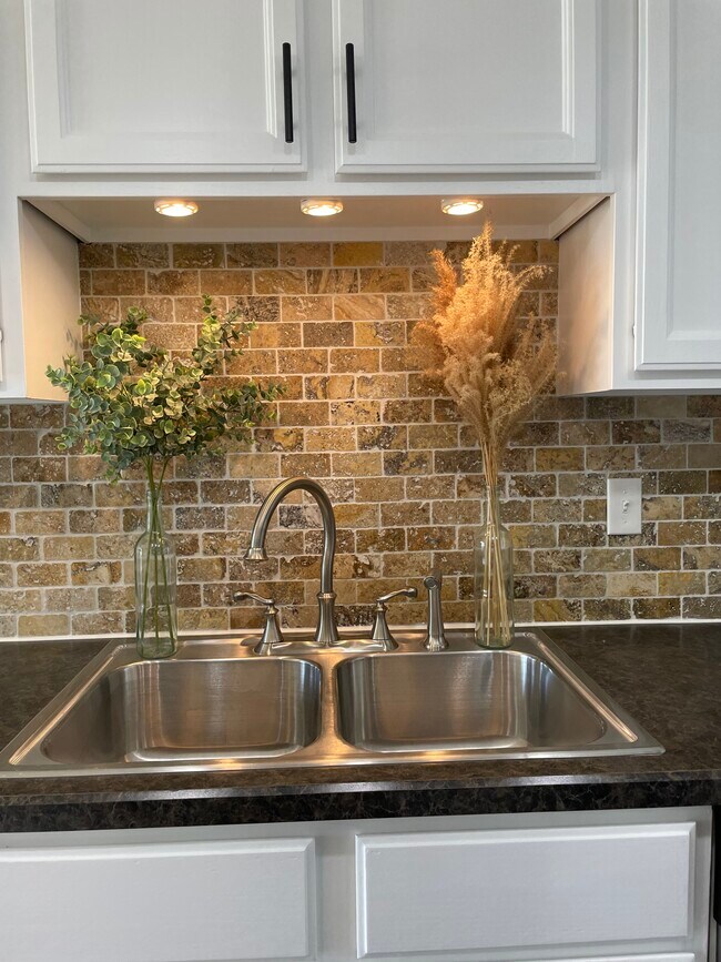 Foto del edificio - 16414 Brementowne Rd