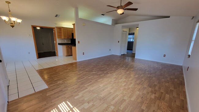 Foto del edificio - Fantastic 3 Bed/ 2 bath + Den ~ UTC Distri...