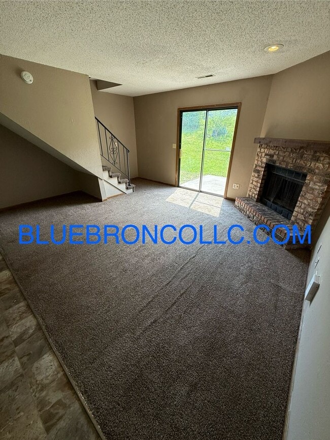 Building Photo - This one will go fast, marvelous 3 bedroom...