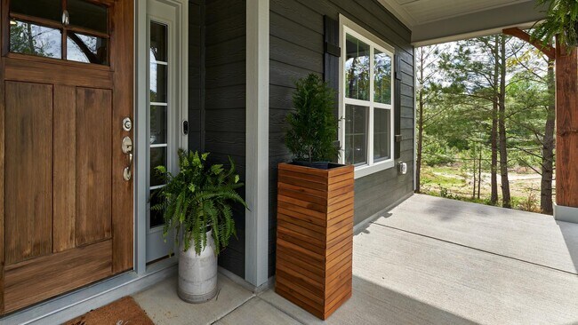 Building Photo - 655 Planters Row