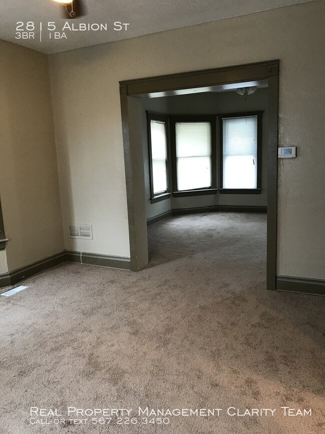 Foto del edificio - 3 Bed with Updated Kitchen and Bath