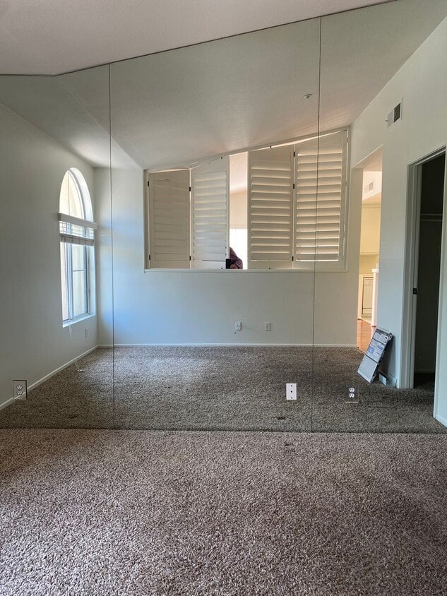 Building Photo - 1 Bedroom 1 Bathroom Available!