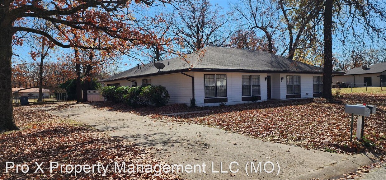 5 br, 3 bath House 106 Foursome ln House Rental in Carl Junction