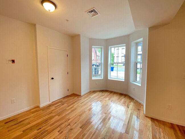 Building Photo - 55 Dubois St