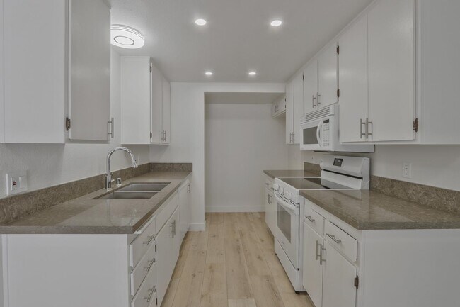 Foto del edificio - 7890 Hummingbird Ln