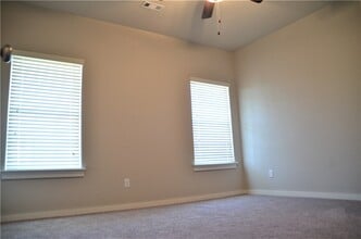 Building Photo - 2413 SW Arbor Rd