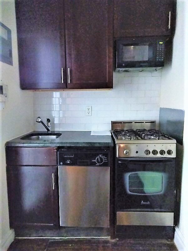 Primary Photo - 224 E 84th St