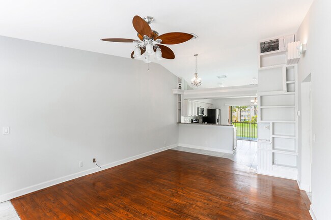 Foto del edificio - 267 Quail Forest Blvd