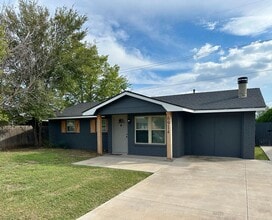 Building Photo - 6914 SW Forest Ave