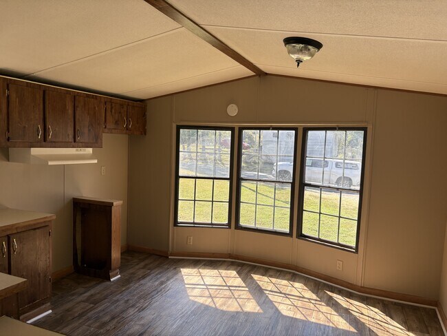 Foto del edificio - 2106 Cliffwood Rd