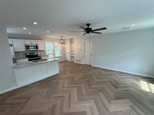 Building Photo - 1604 W 40th St