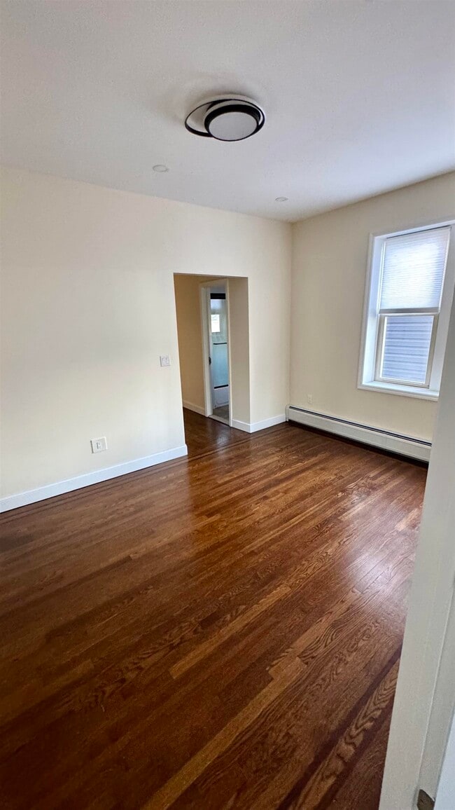 Building Photo - 76 Beacon Ave