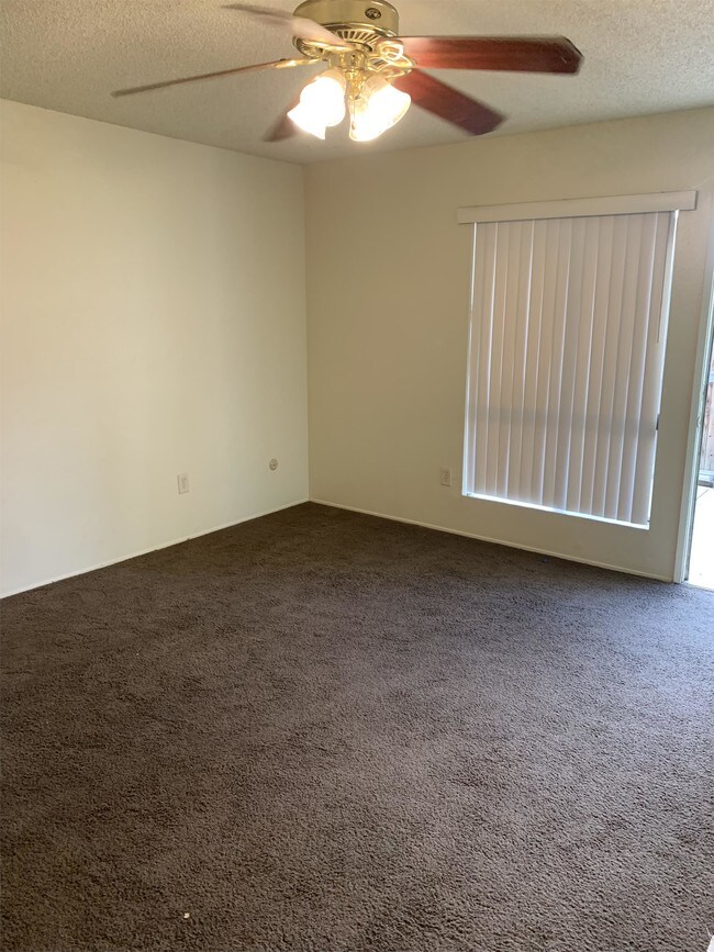 Building Photo - 4424 Parkwood Ct