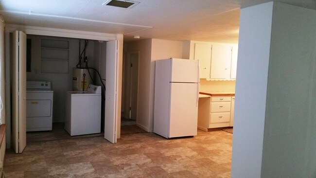 Building Photo - 2200 SW Canyon Dr