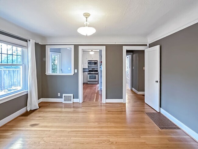 Foto del edificio - Charming Ravenna Home with Bonus Office, Basement & Fenced Yard