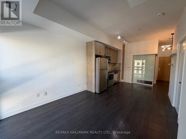 Building Photo - 621 Sheppard Ave E