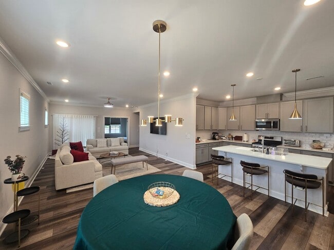 Foto del edificio - The Perfect Resort-Style Living in Auburn Village!