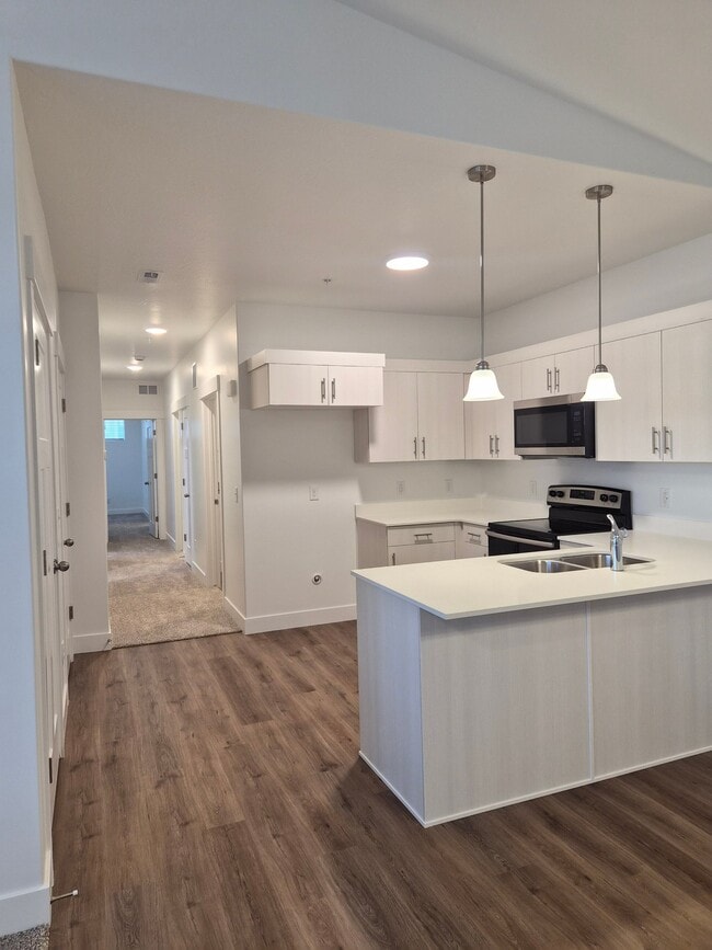 Building Photo - 693 S 4500 S