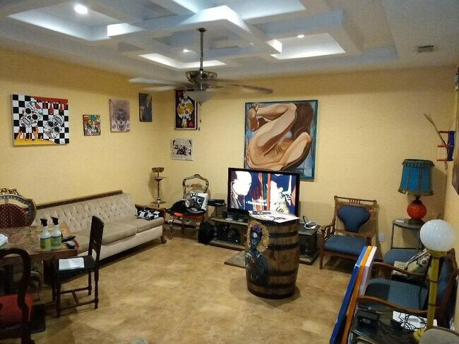 Building Photo - 601 N 16th St