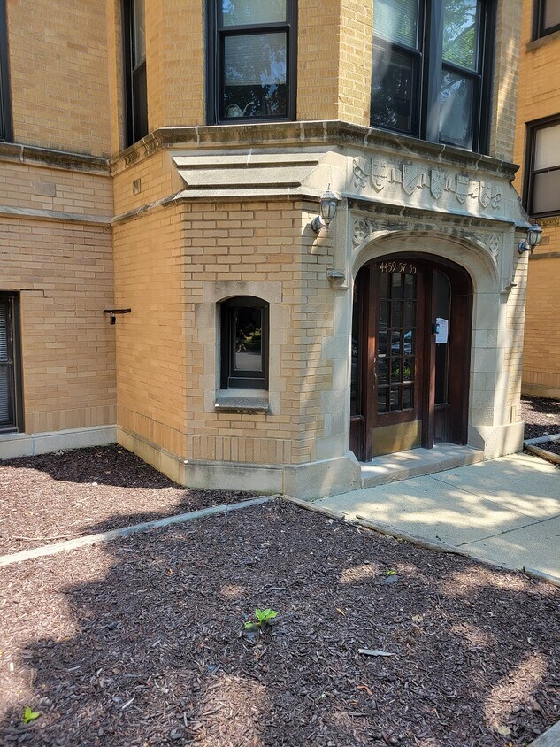 Foto del edificio - 4455 N Artesian Ave