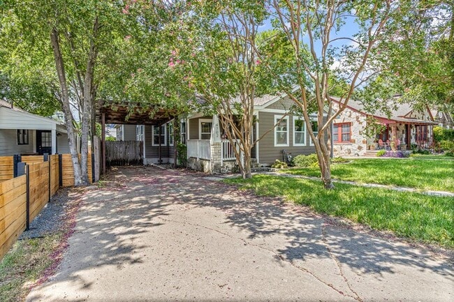 Foto del edificio - 4702 Rosedale Ave