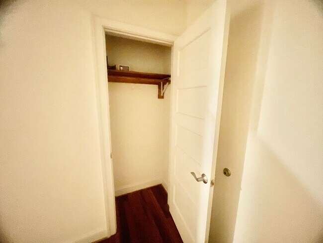 Foto del edificio - Stunning Downtown Apartment with Parking Garage Access Deducted from monthly Rent!