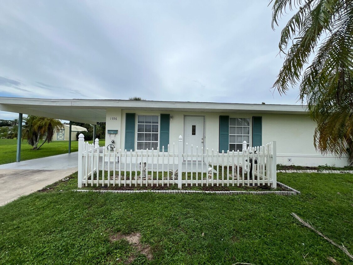 Primary Photo - ** Annual ** 2 Bed / 2 Bath ** Single Family Home ** Conveniently Located ** $1,395