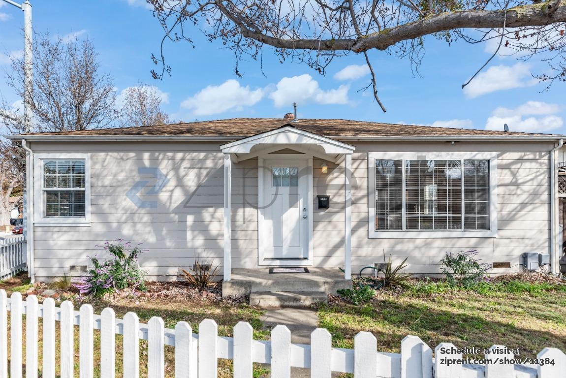 Primary Photo - 498 N Fair Oaks Ave
