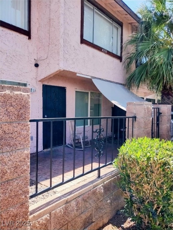 Building Photo - 4350 Caliente St