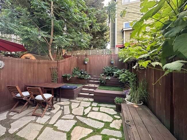 Foto del edificio - 2bd/1.5ba Seattle Townhome