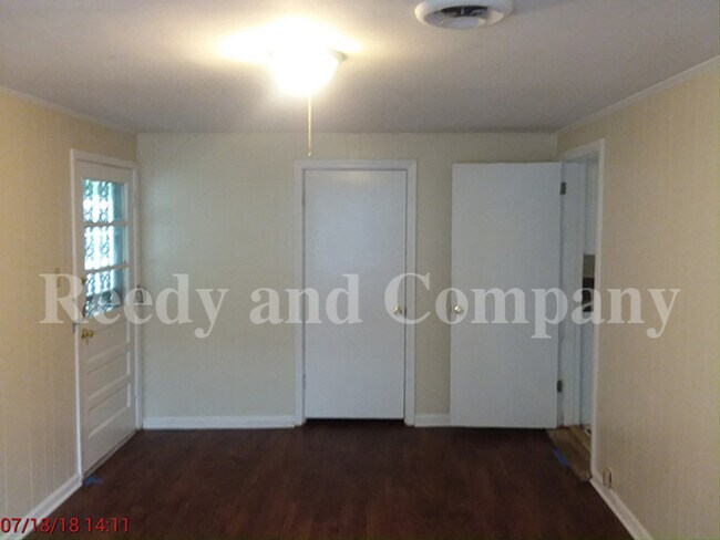 Building Photo - 3163 Cromwell Ave