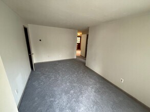 Building Photo - 372 Park St