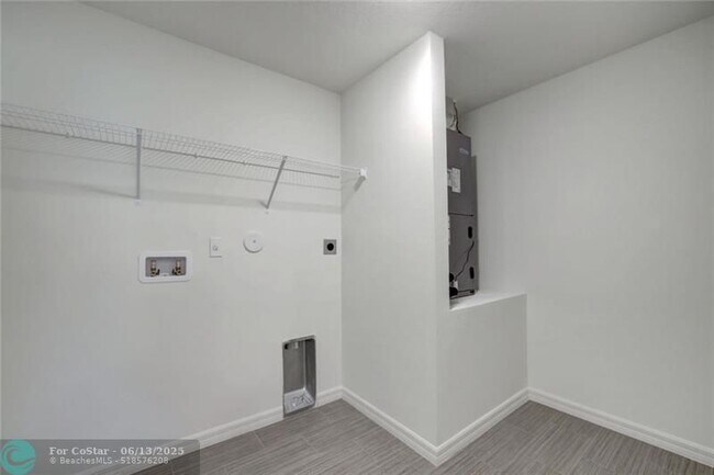 Foto del edificio - 555 SW Paar Dr