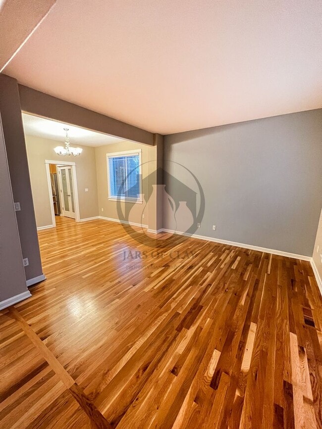 Building Photo - Luxurious Spacious Keizer Home -