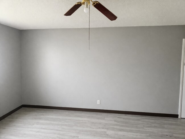 Foto del edificio - 401 N. East Avenue-23