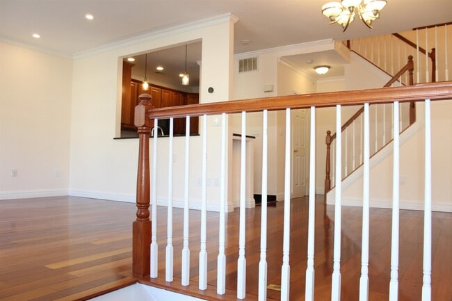 Building Photo - 9 McMartin Ct