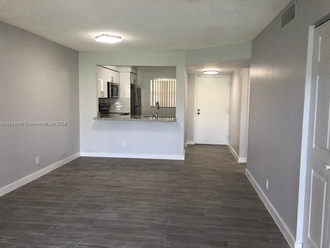 Foto principal - 3400 Foxcroft Rd