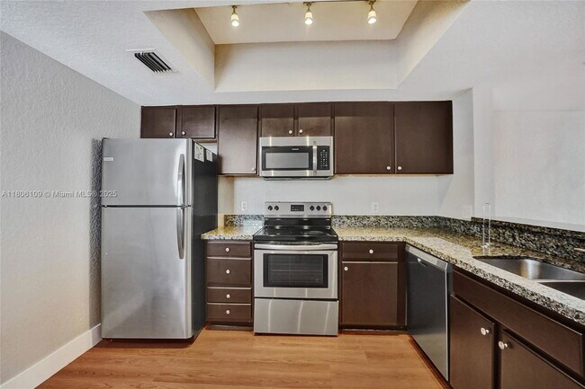 Foto del edificio - 781 SW 148th Ave